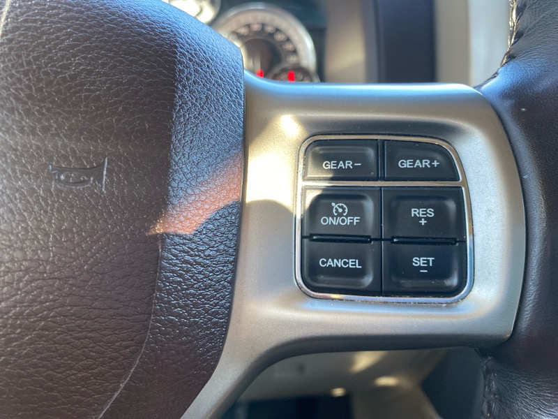 RAM 1500 Laramie Crew Cab SWB 4WD 2017