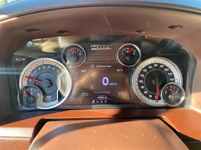 RAM 1500 Laramie Crew Cab SWB 4WD 2017