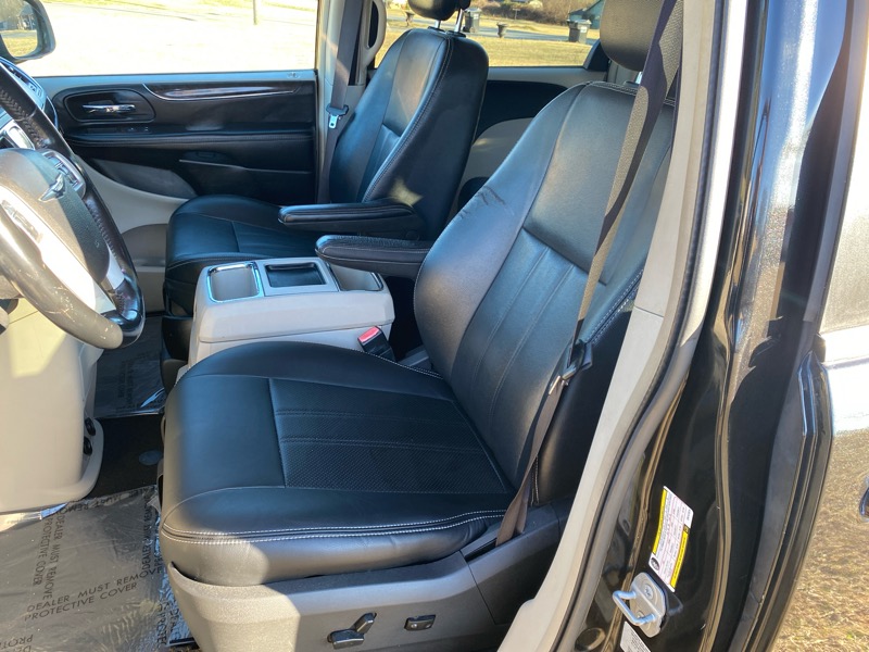 Chrysler Town & Country Touring 2016