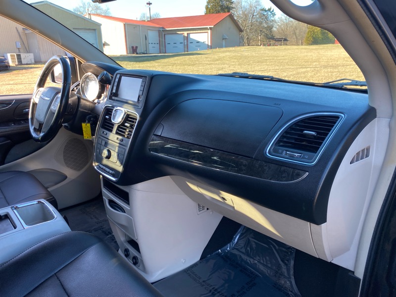 Chrysler Town & Country Touring 2016