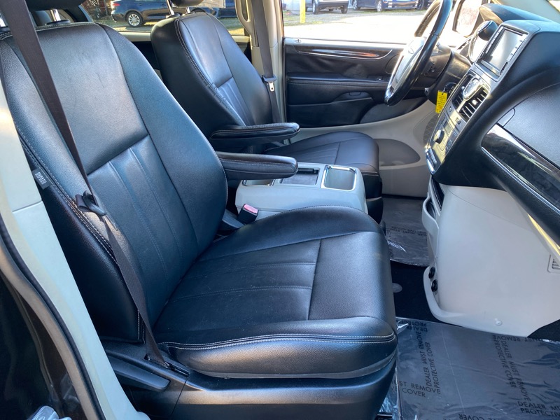 Chrysler Town & Country Touring 2016