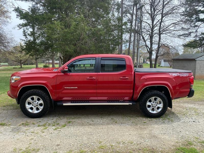 Toyota Tacoma TRD Off Road Double Cab 5' Bed V6 4x4 AT (Natl) 2017