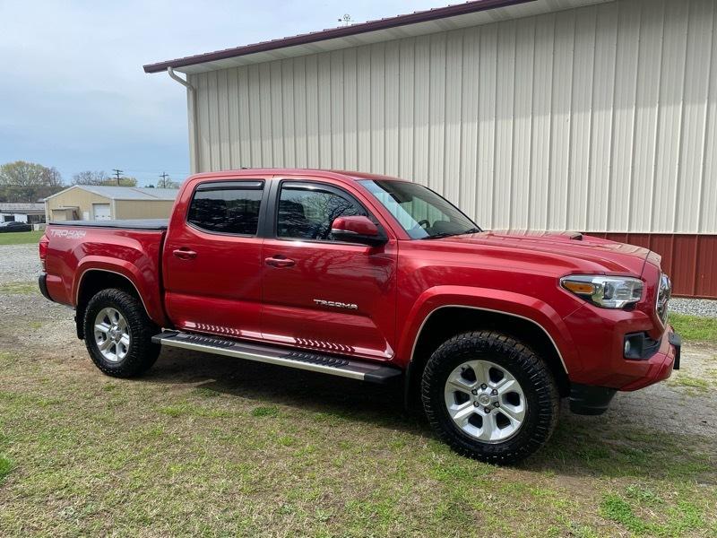 Toyota Tacoma TRD Off Road Double Cab 5' Bed V6 4x4 AT (Natl) 2017