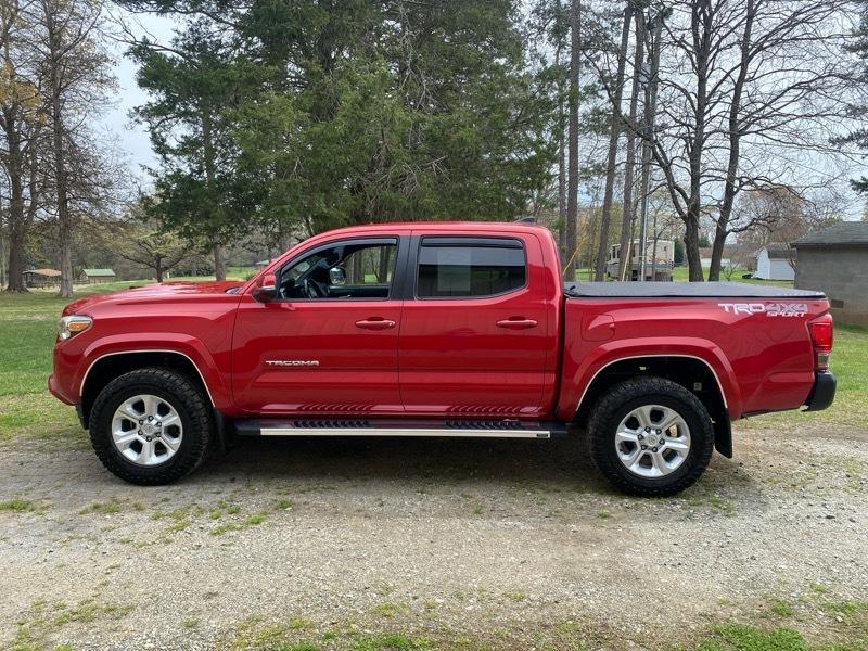 Toyota Tacoma TRD Off Road Double Cab 5' Bed V6 4x4 AT (Natl) 2017