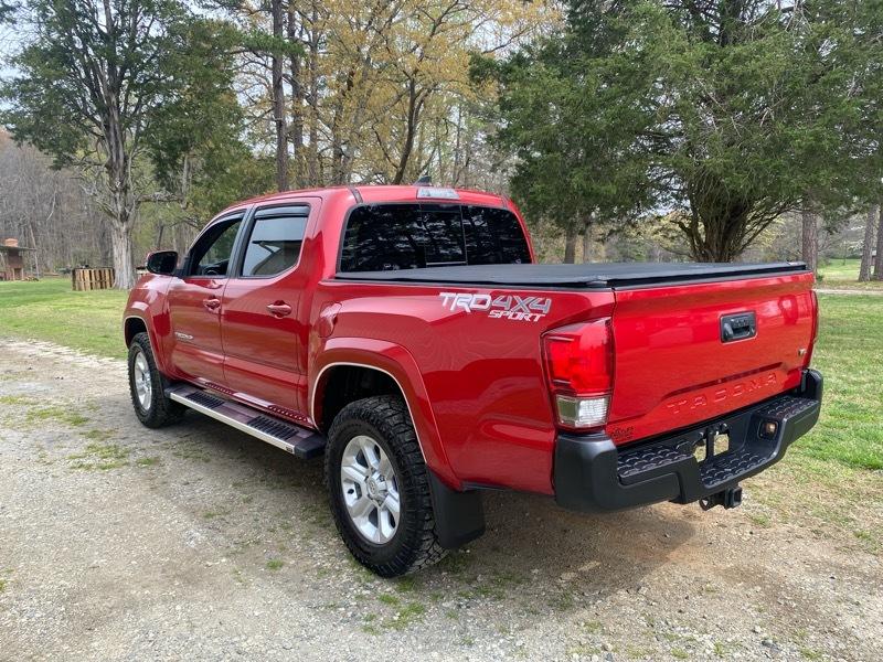 Toyota Tacoma TRD Off Road Double Cab 5' Bed V6 4x4 AT (Natl) 2017