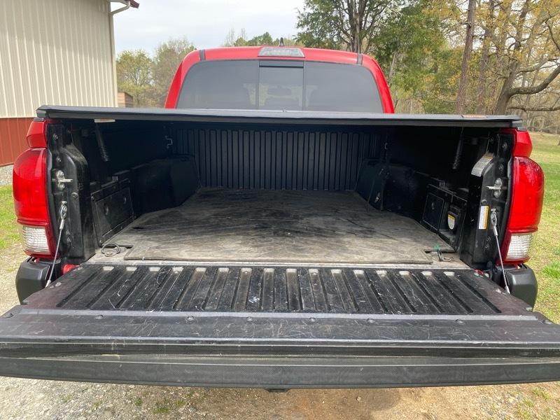 Toyota Tacoma TRD Off Road Double Cab 5' Bed V6 4x4 AT (Natl) 2017