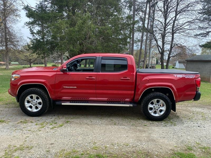 Toyota Tacoma TRD Off Road Double Cab 5' Bed V6 4x4 AT (Natl) 2017