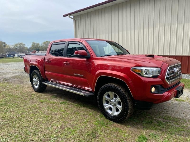 Toyota Tacoma TRD Off Road Double Cab 5' Bed V6 4x4 AT (Natl) 2017