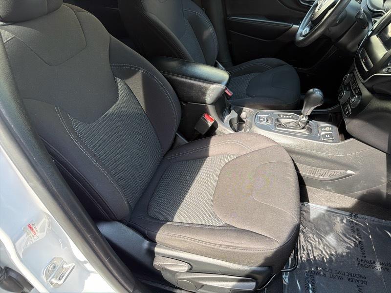 Jeep Cherokee Latitude FWD 2019