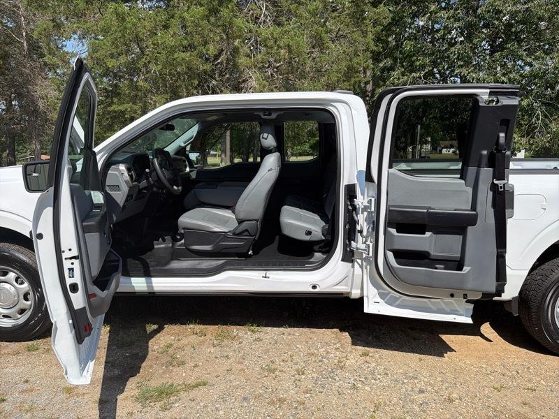Ford F-150 XL SuperCab 8-ft. Bed 2WD 2021