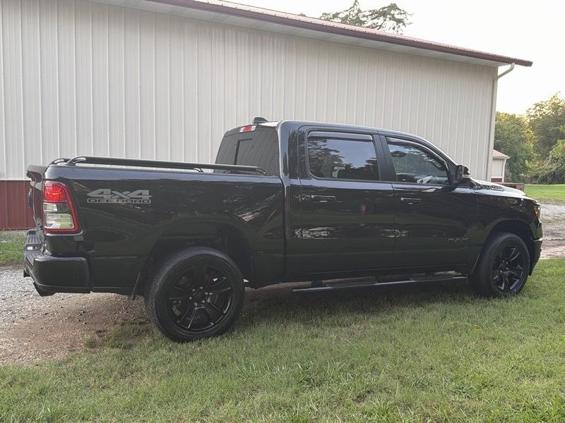 RAM 1500 Big Horn Crew Cab SWB 4WD 2020