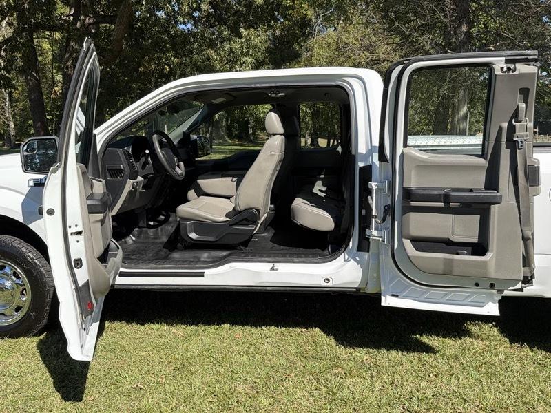 Ford F-150 XL SuperCab 8-ft. Bed 4WD 2016
