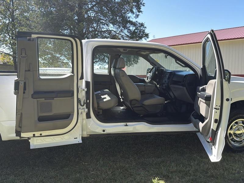 Ford F-150 XL SuperCab 8-ft. Bed 4WD 2016