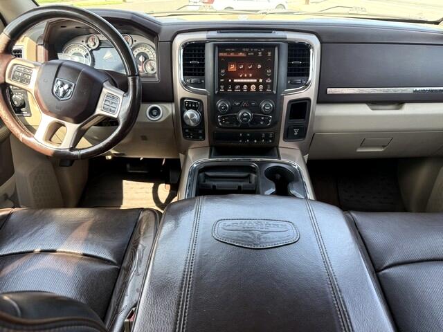 RAM 1500 Longhorn 4x4 Crew Cab 5'7" Box 2017 RAM 1500 Longhorn 4x4 Crew Cab 5'7" Box 2017