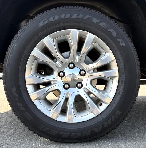 RAM 1500 Longhorn 4x4 Crew Cab 5'7" Box 2017 RAM 1500 Longhorn 4x4 Crew Cab 5'7" Box 2017