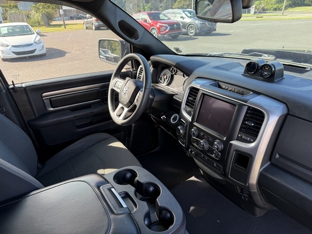 RAM 1500 Classic Warlock 4x4 Quad Cab 6'4" Box 2021 RAM 1500 Classic Warlock 4x4 Quad Cab 6'4" Box 2021