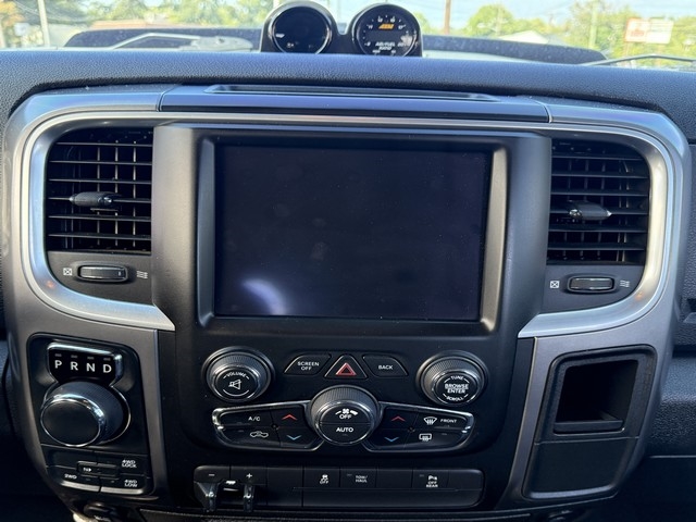 RAM 1500 Classic Warlock 4x4 Quad Cab 6'4" Box 2021 RAM 1500 Classic Warlock 4x4 Quad Cab 6'4" Box 2021