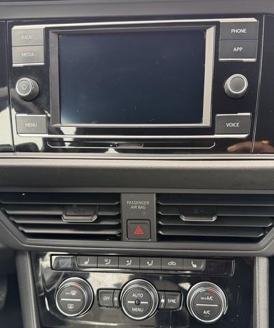 Volkswagen Jetta R-Line Auto w/SULEV 2020