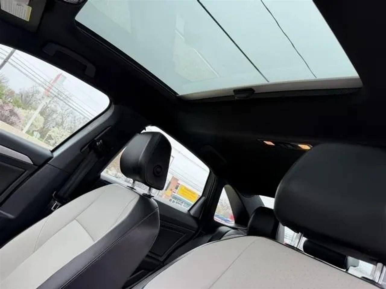 Volkswagen Jetta R-Line Auto w/SULEV 2020
