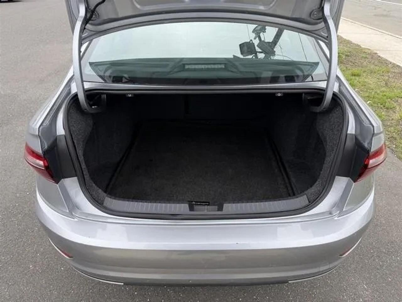 Volkswagen Jetta R-Line Auto w/SULEV 2020