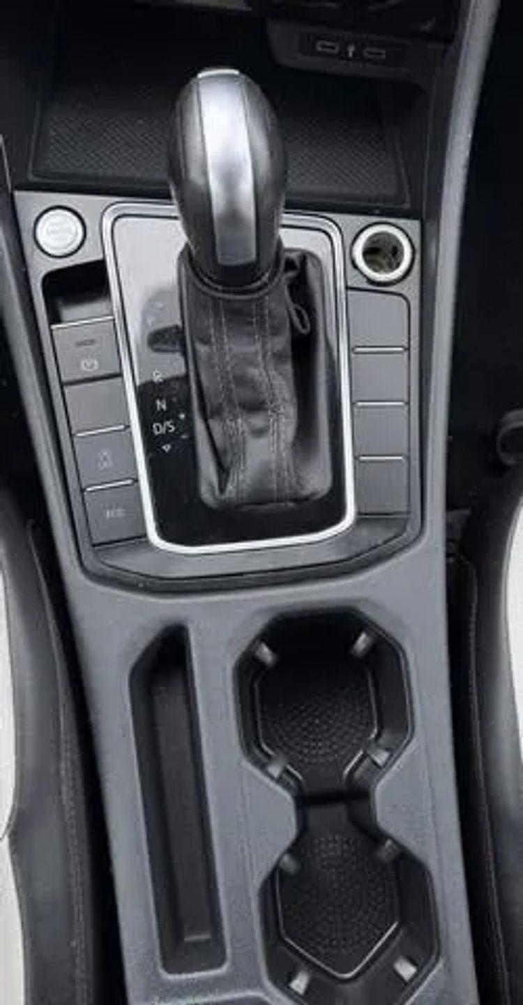 Volkswagen Jetta R-Line Auto w/SULEV 2020