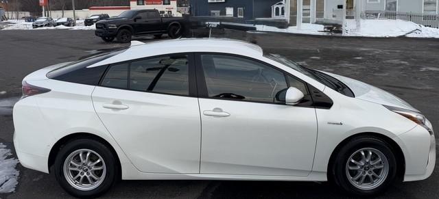 Toyota Prius Three Touring (Natl) 2017