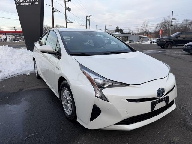 Toyota Prius Three Touring (Natl) 2017