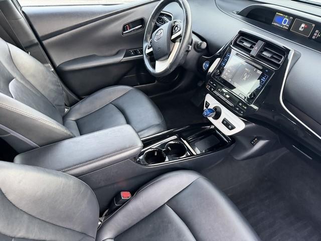 Toyota Prius Three Touring (Natl) 2017