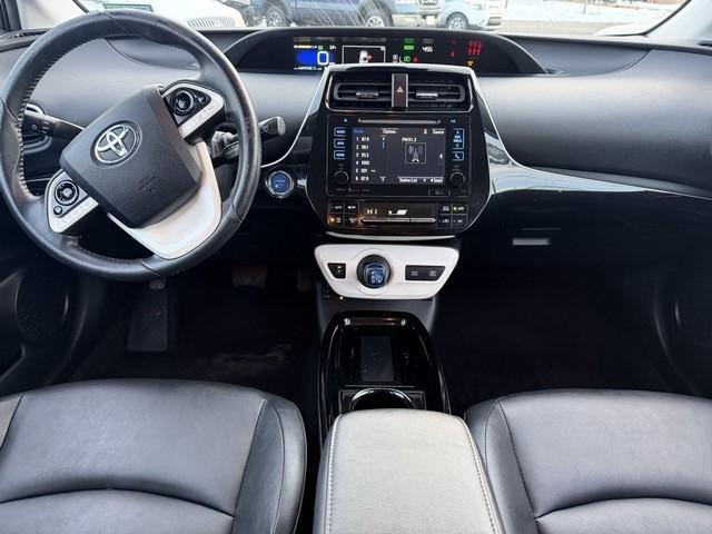 Toyota Prius Three Touring (Natl) 2017