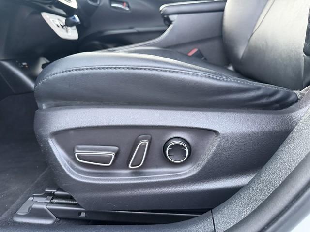 Toyota Prius Three Touring (Natl) 2017