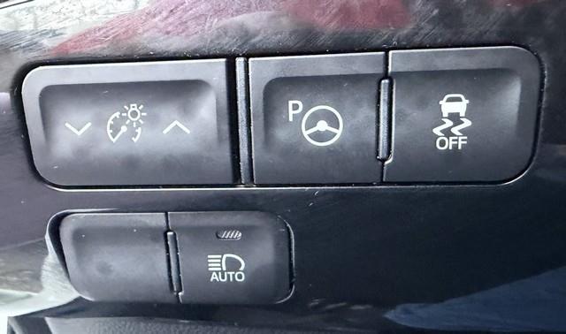 Toyota Prius Three Touring (Natl) 2017