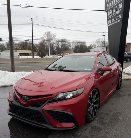Toyota Camry Hybrid SE Nightshade CVT (Natl) 2023