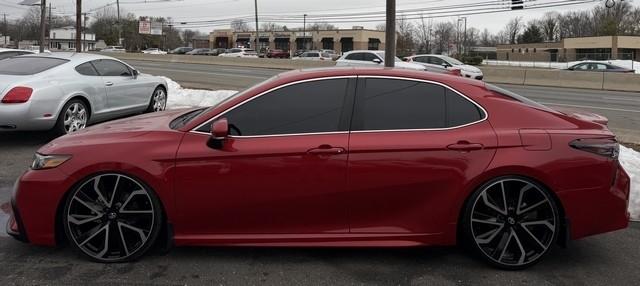 Toyota Camry Hybrid SE Nightshade CVT (Natl) 2023