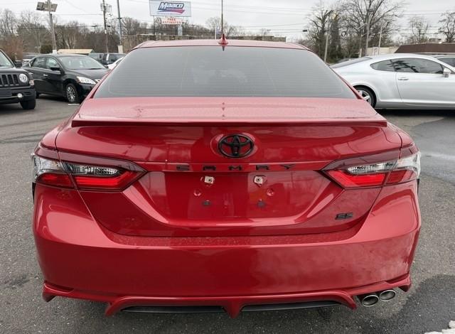 Toyota Camry Hybrid SE Nightshade CVT (Natl) 2023