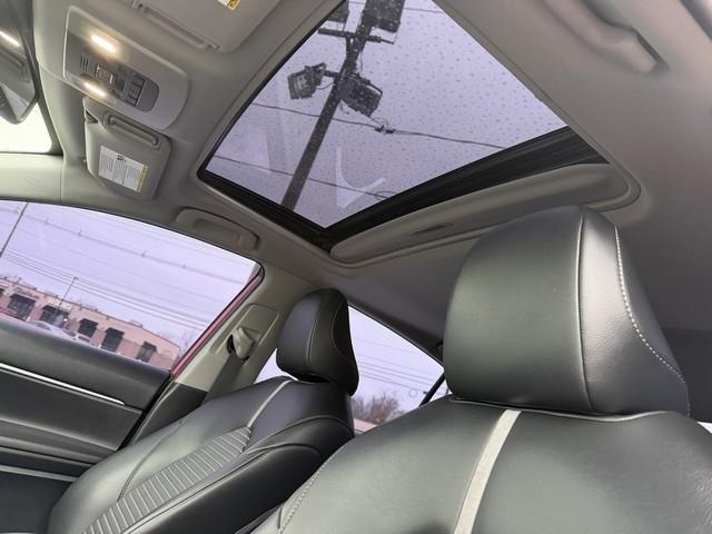 Toyota Camry Hybrid SE Nightshade CVT (Natl) 2023