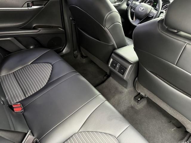 Toyota Camry Hybrid SE Nightshade CVT (Natl) 2023