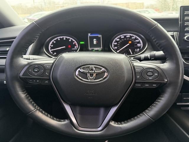 Toyota Camry Hybrid SE Nightshade CVT (Natl) 2023