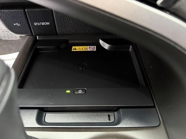 Toyota Camry Hybrid SE Nightshade CVT (Natl) 2023