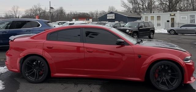 Dodge Charger 4dr Sdn SRT Hellcat RWD 2016