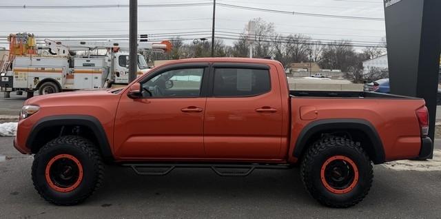 Toyota Tacoma TRD Off Road Double Cab 5' Bed V6 4x4 MT (Natl) 2017