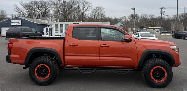 Toyota Tacoma TRD Off Road Double Cab 5' Bed V6 4x4 MT (Natl) 2017