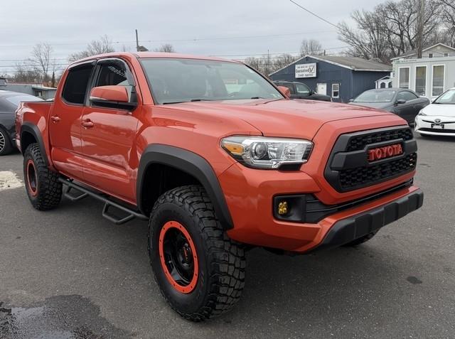 Toyota Tacoma TRD Off Road Double Cab 5' Bed V6 4x4 MT (Natl) 2017