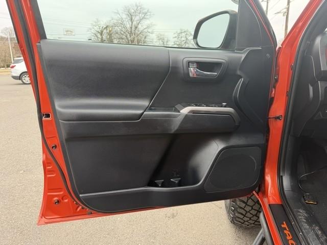 Toyota Tacoma TRD Off Road Double Cab 5' Bed V6 4x4 MT (Natl) 2017