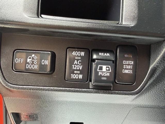 Toyota Tacoma TRD Off Road Double Cab 5' Bed V6 4x4 MT (Natl) 2017