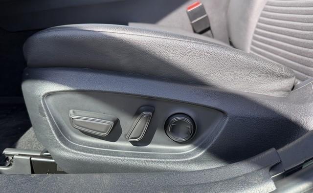 Toyota Camry SE Auto AWD (Natl) 2024