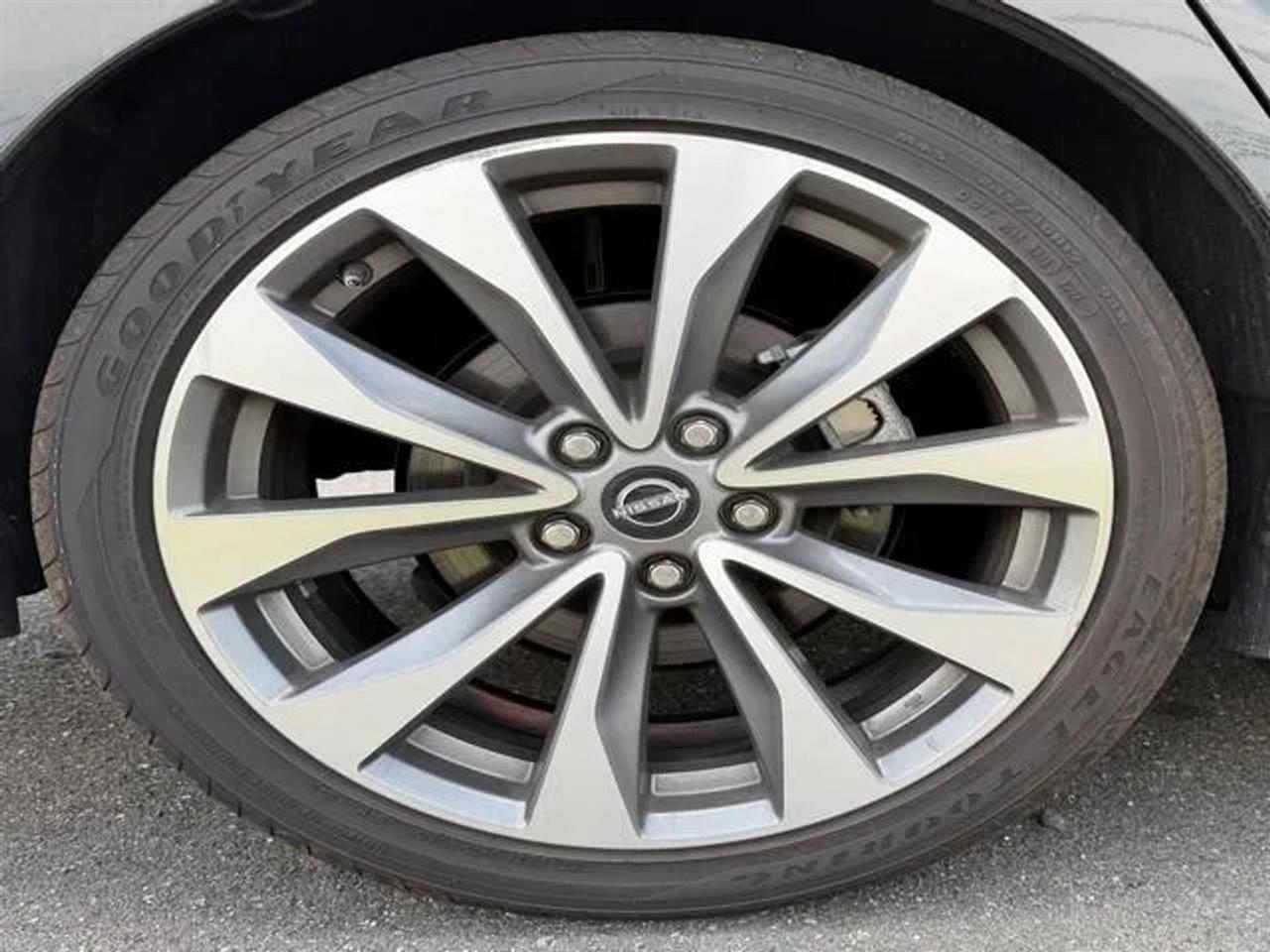 Nissan Maxima Platinum CVT 2023