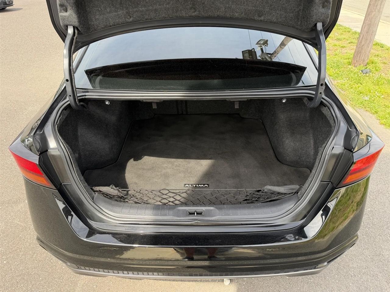 Nissan Altima 2.5 SR Sedan 2019
