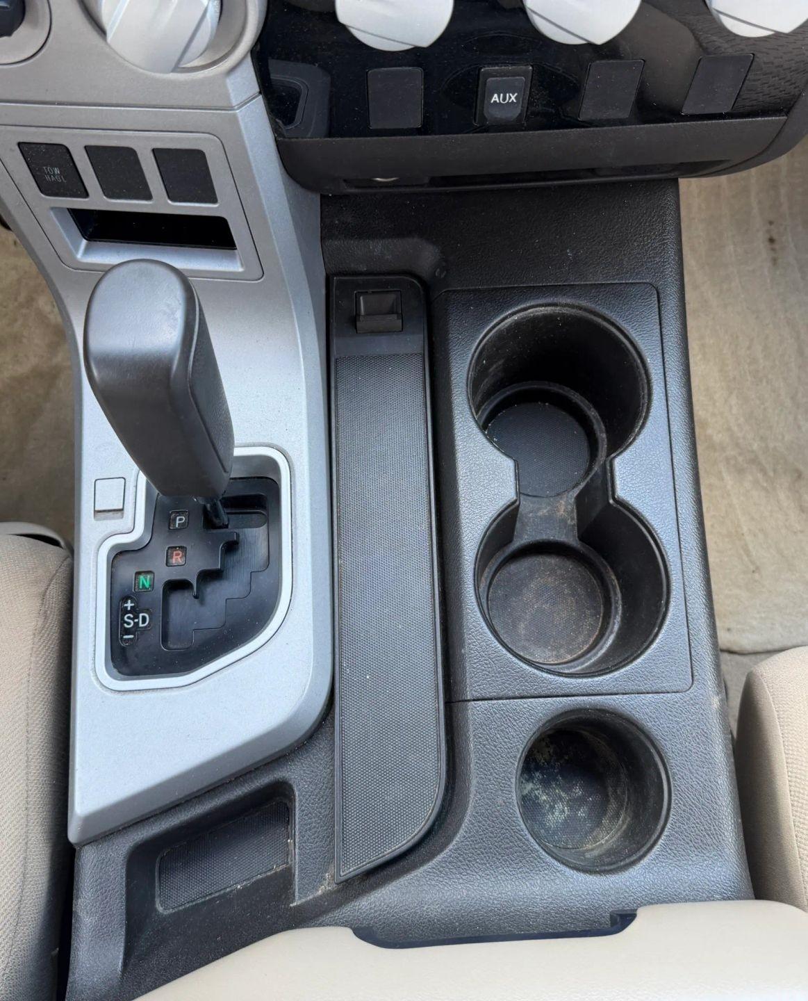 Toyota Tundra 4WD Double 145.7" 5.7L V8 SR5 (Natl 2007