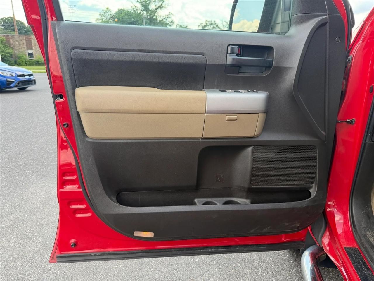 Toyota Tundra 4WD Double 145.7" 5.7L V8 SR5 (Natl 2007