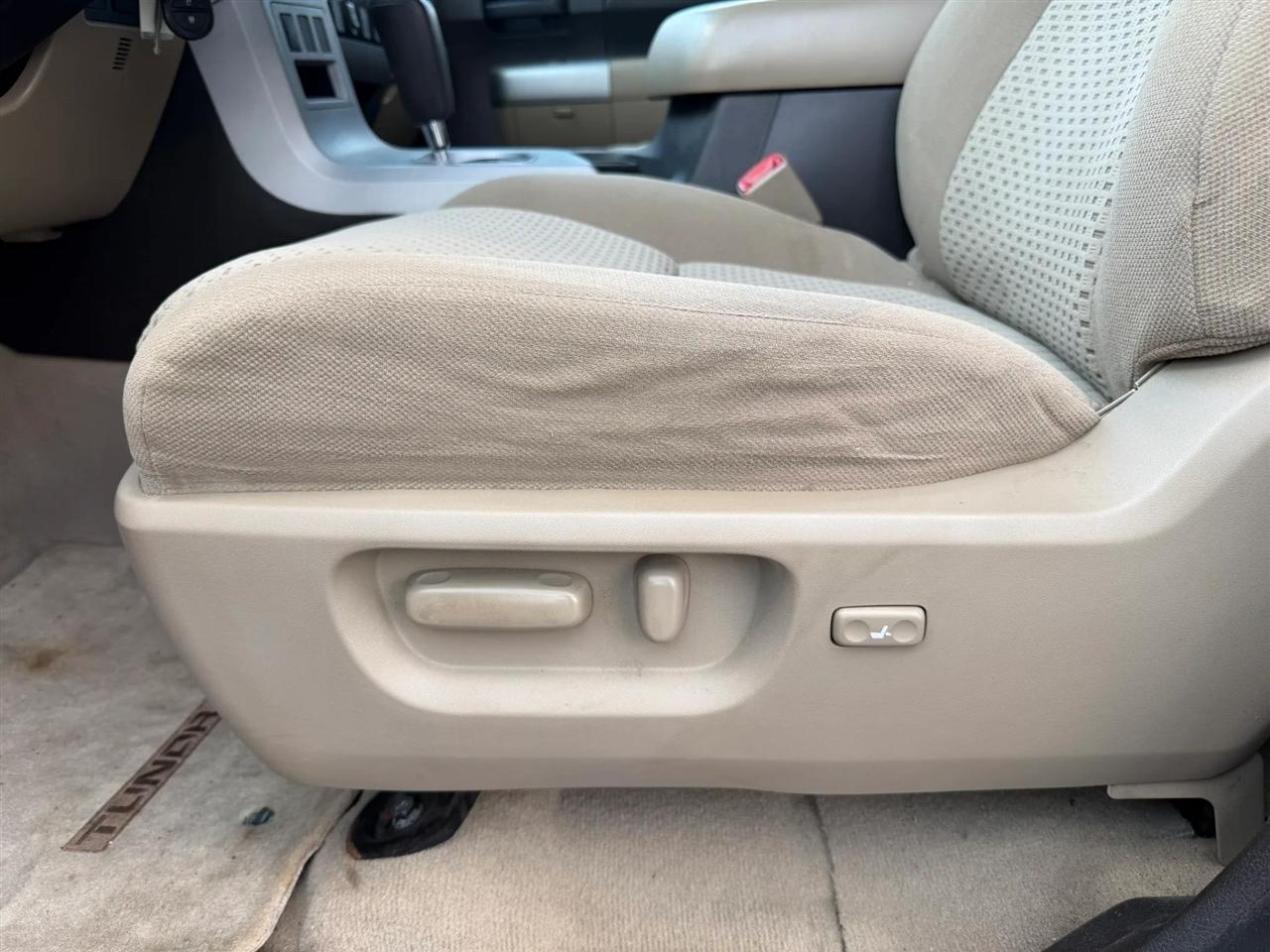 Toyota Tundra 4WD Double 145.7" 5.7L V8 SR5 (Natl 2007